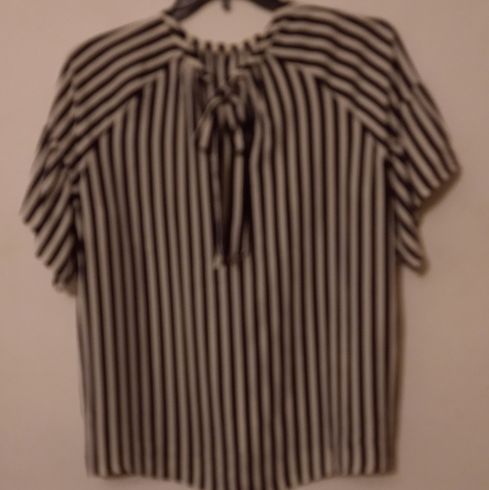 LOFT  black and white blouse - Picture 7 of 7